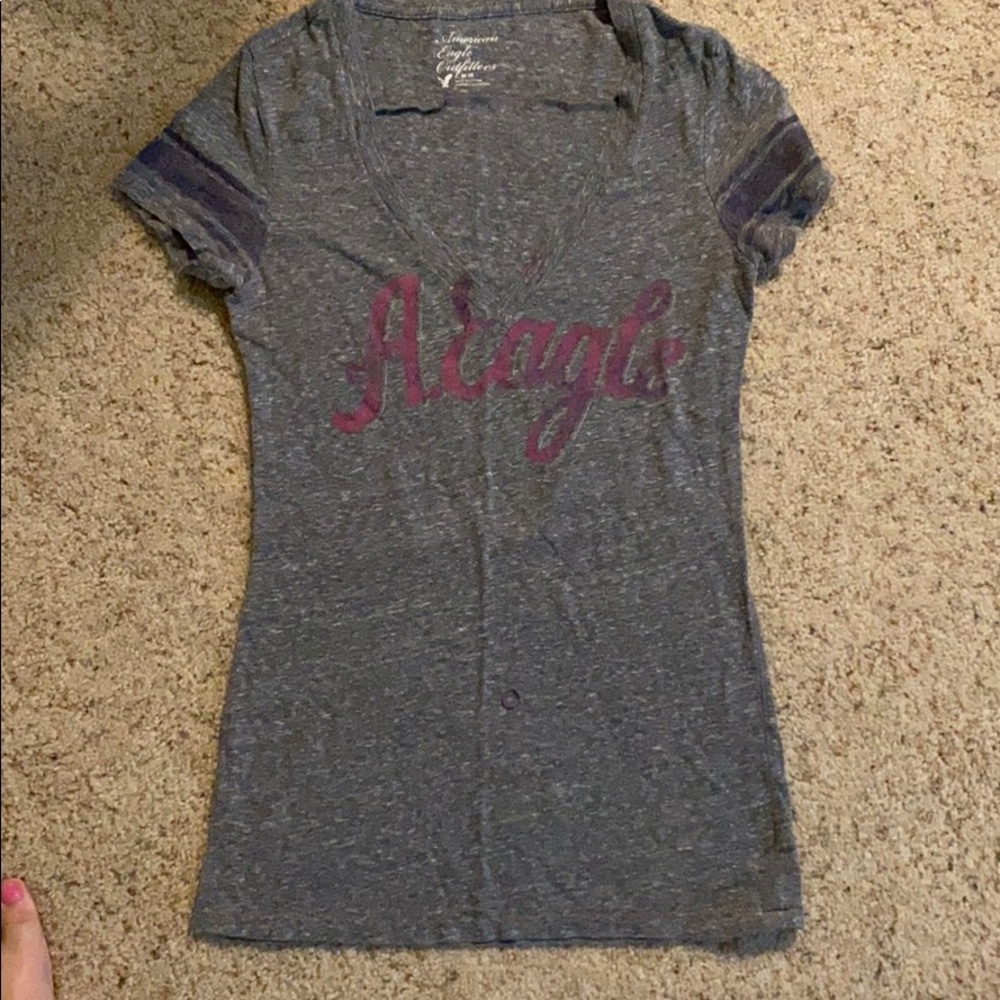 🔥🔥3/$20 sale American Eagle V neck t shirt